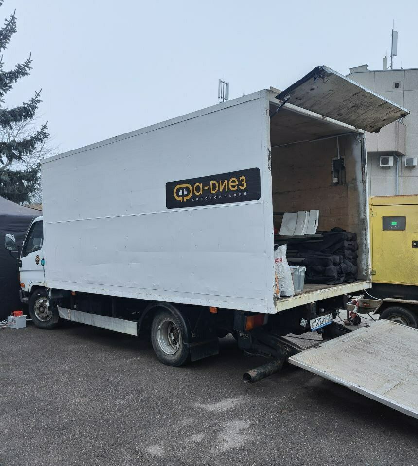 Грузовой фургон с гидробортом.