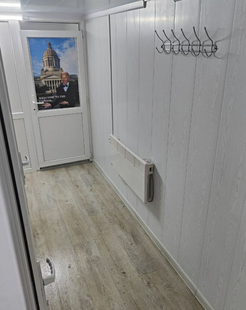 Туалет (4 точки). Длина: 6,8 м, ширина: 2,4 м, высота: 2,9 м